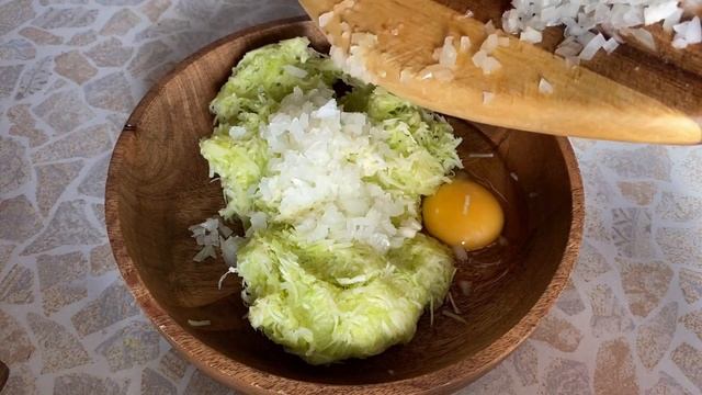ОЛАДЬИ ИЗ КАБАЧКОВ (цукини). Пышные и очень вкусные кабачковые оладьи! Проверенный рецепт! смотреть онлайн