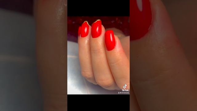 Красный маникюр , немного чёрного и совсем чуть-чуть золотого смотреть онлайн