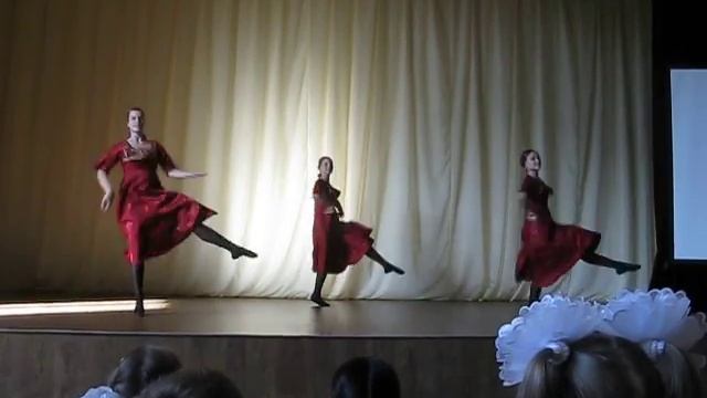 танец(выйду на улицу).AVI смотреть онлайн