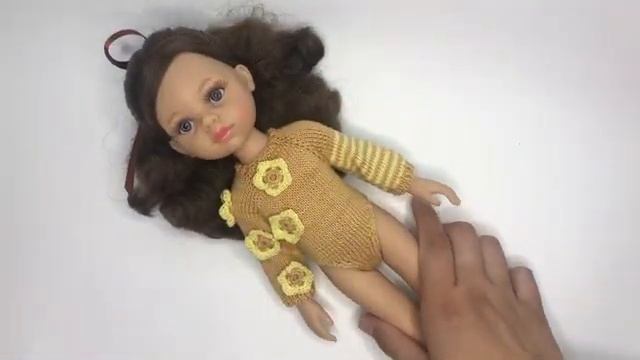 Одежда для кукол спицами. МК "Боди с цветочками" смотреть онлайн