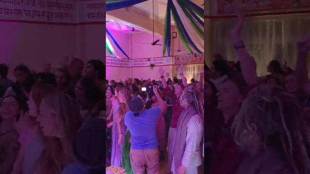 kirtan mela Rishikesh 2023 march20 evening Mantra yoga meditation Киртан мела Ришикеш/закрытие смотреть онлайн