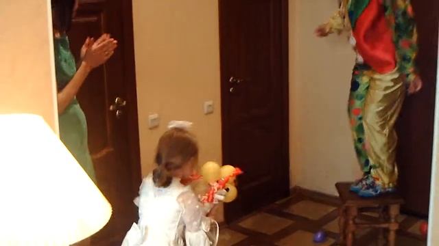 Клоун на День Рождения (подарок в шаре) смотреть онлайн