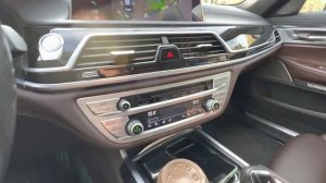 1 место по комфорту, BMW 730i, 2017г, за 3.300.000 рублей.