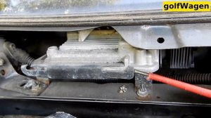 VW Golf 5 engine ECU removal