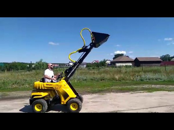 Мини погрузчик Helper.pro с телескопической стрелой