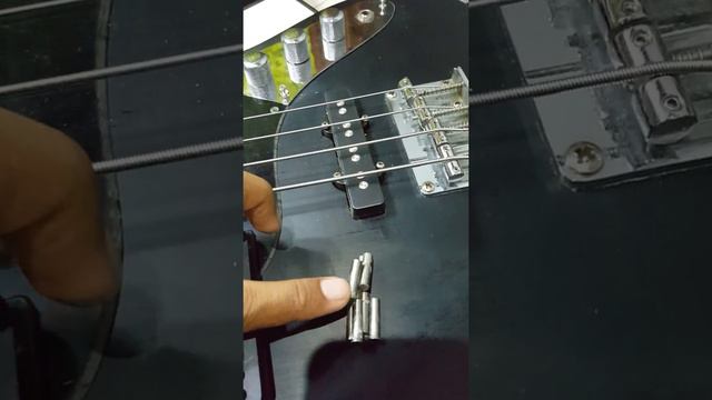 Switch Ceramic Magnet to Alnico Magnet on My Fake Jazz Bass Guitar смотреть онлайн