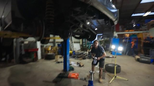 Installing a LIFT on the Import Prado, The Build Begins! First Mod For The KZJ78! смотреть онлайн