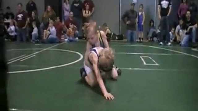 Юный борец быстро расправляется со своими оппонентами смотреть онлайн