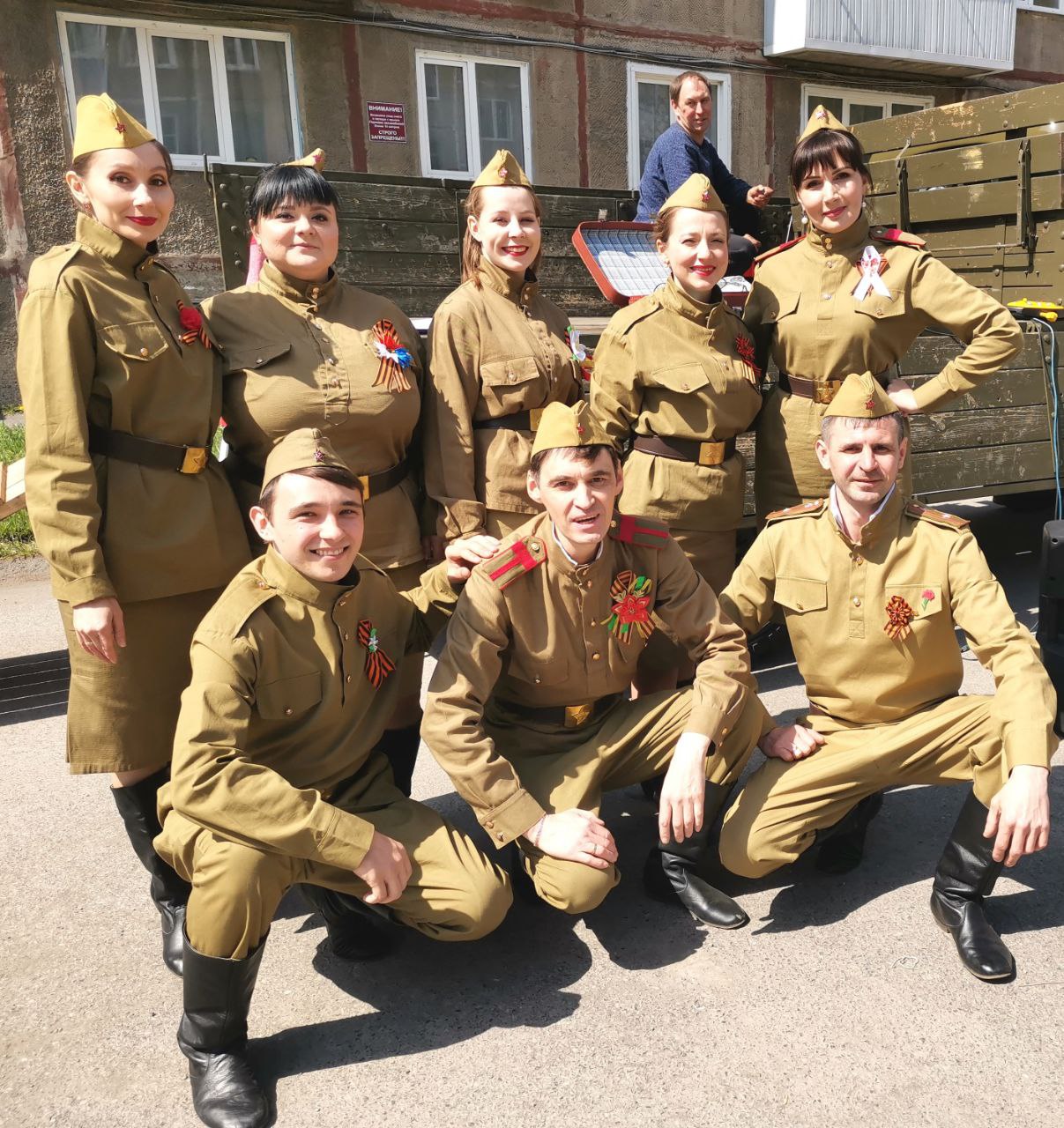 Фронтовая бригада ДК им.Маяковского в гостях у ветеранов. смотреть онлайн