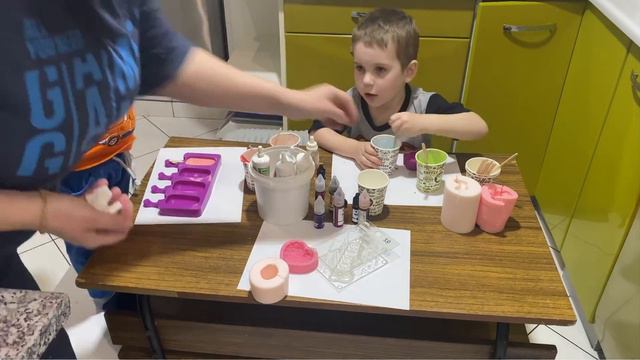 Наши выходные/Делаем мыло/Покупка мебели/Рогалики из того ЧТО есть в холодильнике🥐 смотреть онлайн