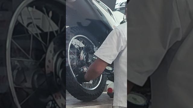 HONDA Bros 160 PRIMEIRA REVISÃO de 1.000 km BROS 160 2023 - quanto custou? demora? precisa agendar? смотреть онлайн
