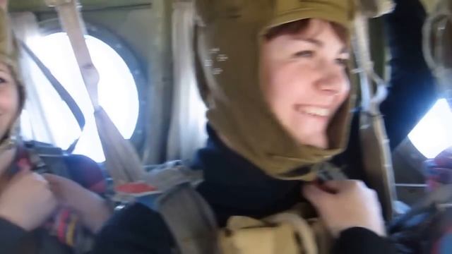 Первый прыжок с парашютом смотреть онлайн