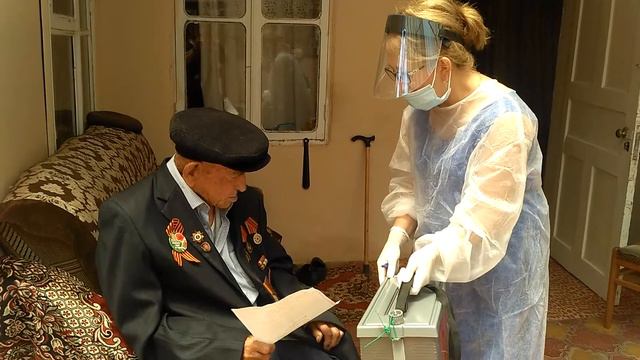 Ветеран ВОВ Насрулла Магомедов принял участие в голосовании по поправкам в Конституцию смотреть онлайн