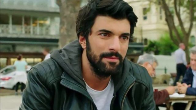 ¿A quién se parece Engin Akyürek смотреть онлайн