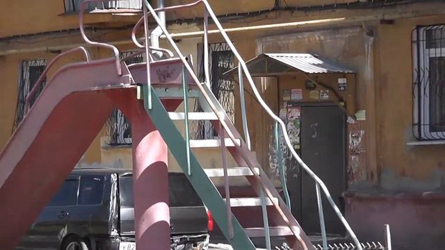 Мерседес Бенц 240D в родном дворе смотреть онлайн