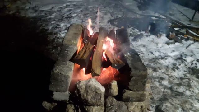 Самодельный мангал или жаровня из природного камня. Homemade Grill Or Brazier Made Of Natural Stone