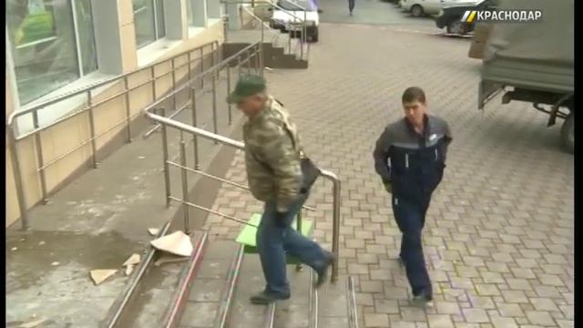 Пострадавшее от взлома отделение Сбербанка в Краснодаре отремонтируют за две недели смотреть онлайн