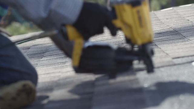DEWALT DW45RN Pneumatic Roofing Nailer смотреть онлайн