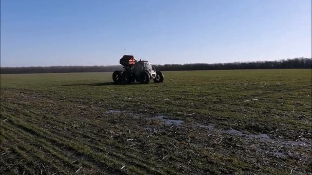 Услуга по внесению удобрений пневмоходами Роса в период начала вегетации растений, по грязи. смотреть онлайн