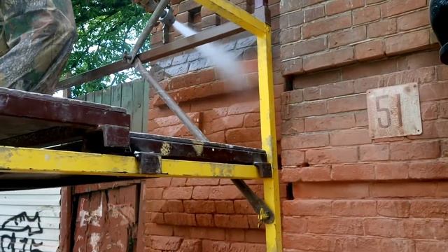 Очистка фасада здания мягким бластингом (часть 1) смотреть онлайн