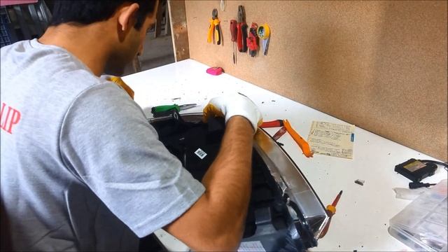 MEGANE 2 MERCEKLİ FAZ1 FAR MODİFİYESİ VE ONARIMI CAM DEĞİŞİMİ смотреть онлайн