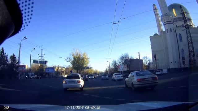 901EFA02, г.Алматы, ул.Жандосова-Розыбакиева, 17.11.2017год. смотреть онлайн