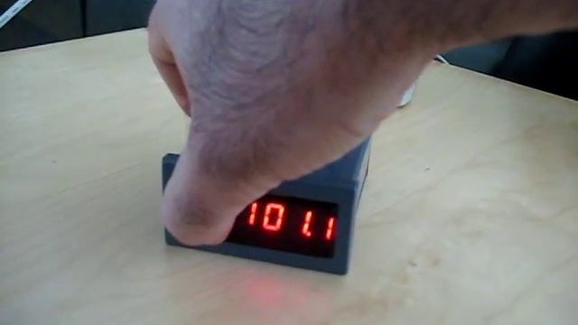 A digital radio with AR1010 and Atmega8 смотреть онлайн