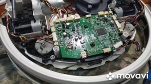 Redmond RV-R640S не включается и не заряжается.