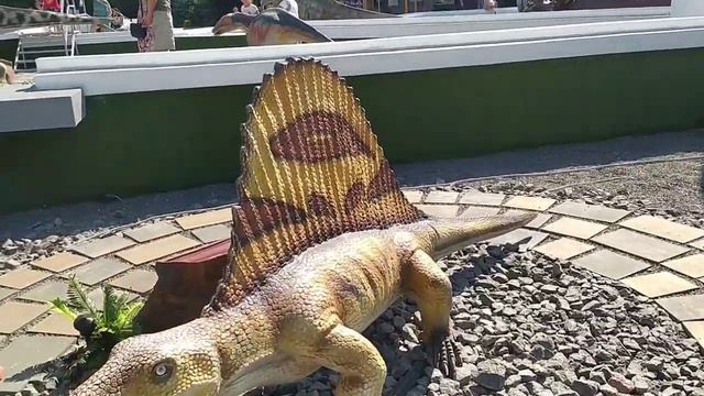 Мы в парке Юрского периода!!! Встретили динозавров 🦕. смотреть онлайн