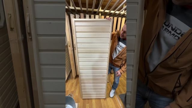 Стоит ли экономить на двери в баню из вагонки. #баня #советы смотреть онлайн