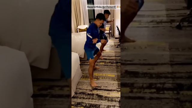 😂 Bukan Main Arif Aiman Berjoget2 dengan Nazmi Faiz.. Sumareh Tukang Gelak 😅 смотреть онлайн