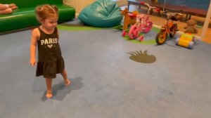 Первый день на Пхукете!Заселяемся в отель,купаемся в океане,кушаем в кафе!Привет,я Ника!