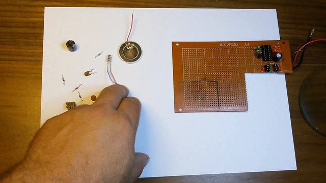 Отпугиватель комаров , пауков , мышей и крыс с изменяемой частотой. смотреть онлайн