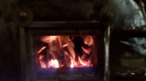 Печка с дожигом газов, на дровах, горит без дыма.