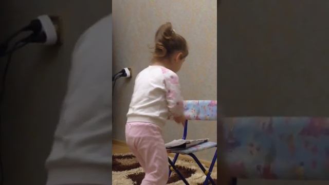 Девочка рассказала, о чем пишут в газете! смотреть онлайн
