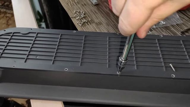 Электросамокат AOVO M365 Pro. Установка на деку винтов с потайной головкой.