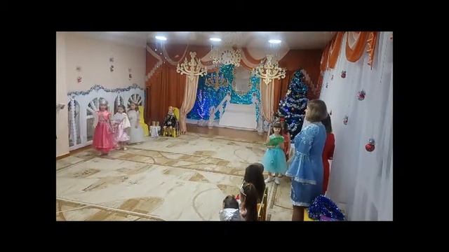 Танец Принцесс Старшая группа МБДОУ №175 Кемерово смотреть онлайн