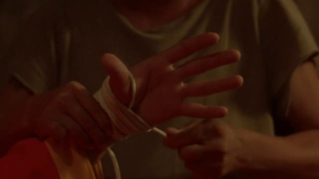 Кикбоксёр 1989 г. (Курт Слоун и Тонг По готовятся к поединку) смотреть онлайн