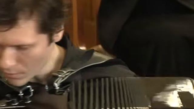 Р.Гальяно. Концерт для баяна с оркестром. 3-я часть.avi смотреть онлайн