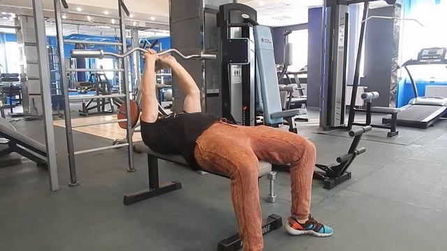 французский жим лёжа на трицепс смотреть онлайн