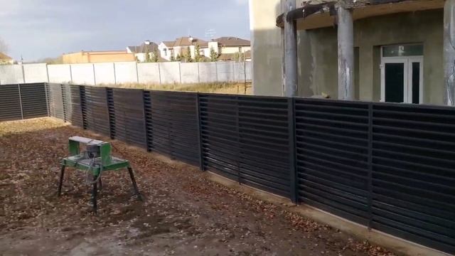 Монтаж забора-жалюзи (еврожалюзи) Петровский парк Графит RAL 7024 2-сторонний