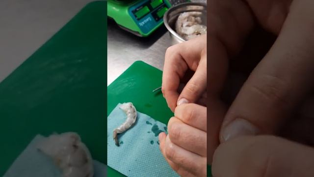 Подготовка креветок к жарке смотреть онлайн