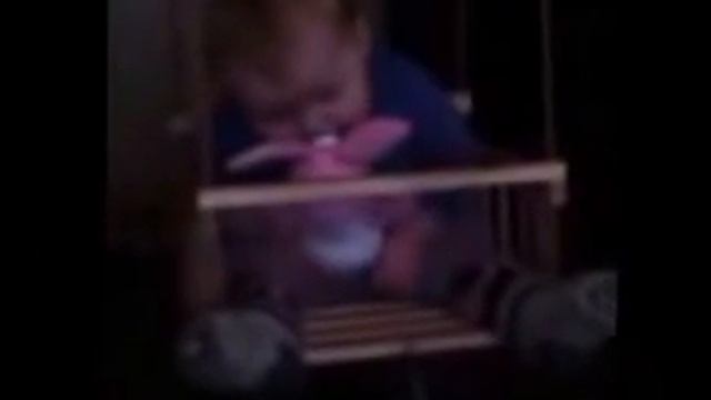 Ребенок уснул под мамино мычание в караоке)) смотреть онлайн