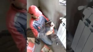 Монтаж труб Uponor PE Xa. подключение радиатора