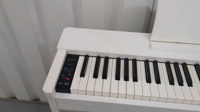 Kawai CL36 digital piano in satin white finish stock number 23355 смотреть онлайн