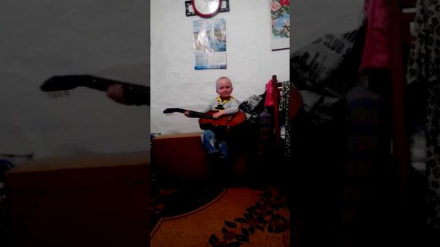 Мой братик играет на гитаре смотреть онлайн