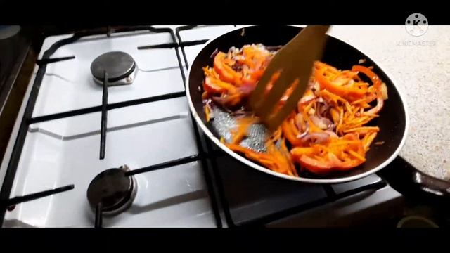 Лапша WOK из коробки . Дома приготовить лапшу Вок можно . рисовая лапша с соусом и овощами . смотреть онлайн