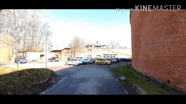 56. Краков. Лезем с сестрой на курган. Как же я смогу спокойно пройти мимо кладбища? 05.03.2020г. смотреть онлайн