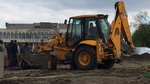 Жёлтый Трактор приехал на Помощь и оказался не в силах Помочь Про Рабочие Машины смотреть онлайн