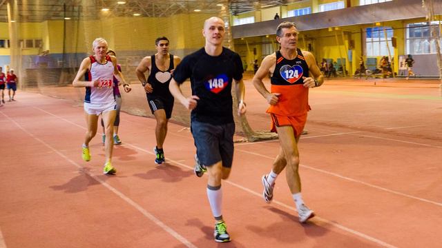 Зимний часовой бег в манеже в г Донецка смотреть онлайн